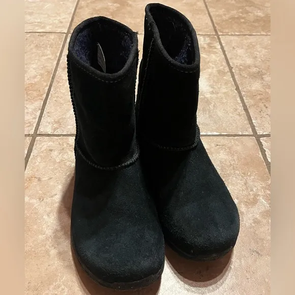 Ugg Australia K Lynden Youth Boots waterproof black suede Girls Size 4