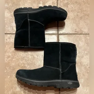 Ugg Australia K Lynden Youth Boots waterproof black suede Girls Size 4