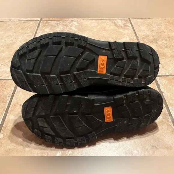 Ugg Australia K Lynden Youth Boots waterproof black suede Girls Size 4