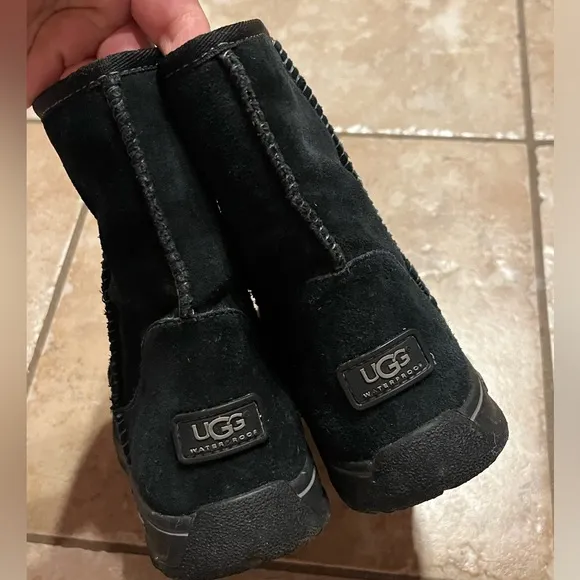 Ugg Australia K Lynden Youth Boots waterproof black suede Girls Size 4