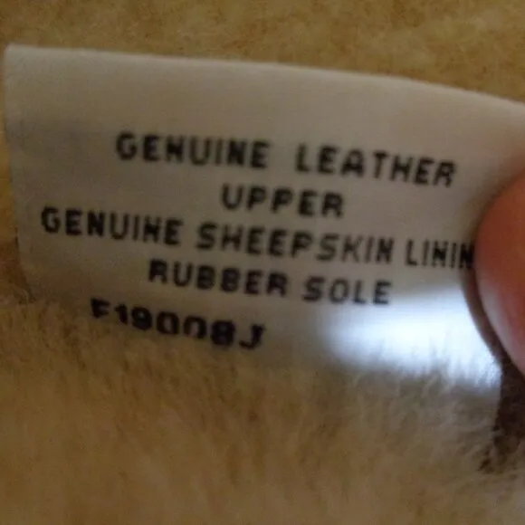 UGG Australia Ultimate 5275 Short Genuine Leather Sheep Skin Lining  Size W8