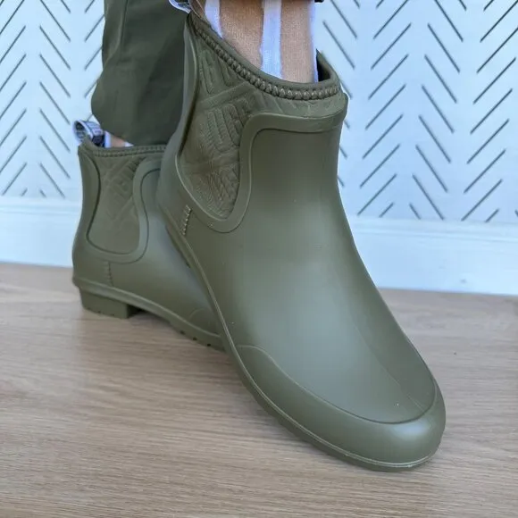 🌧️UGG Australia Women Boots Waterproof Rain 7 Chevonne Geniune Sheep Fur Olive