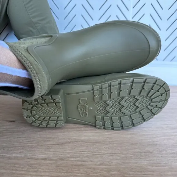 🌧️UGG Australia Women Boots Waterproof Rain 7 Chevonne Geniune Sheep Fur Olive