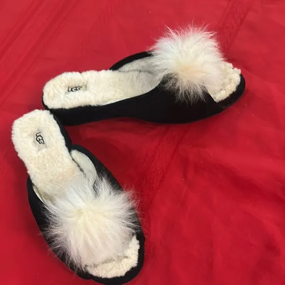 UGG Black and White Cozy Slippers with Fluffy Accents Size 9