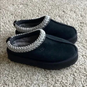 UGG Black Cozy Slippers with Plush Material