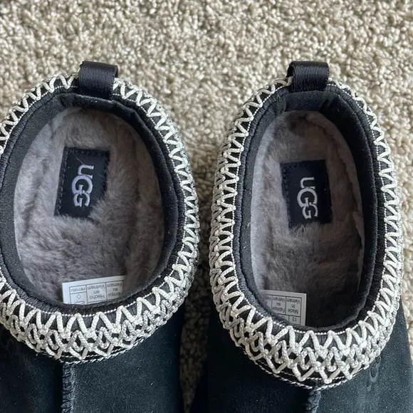 UGG Black Cozy Slippers with Plush Material