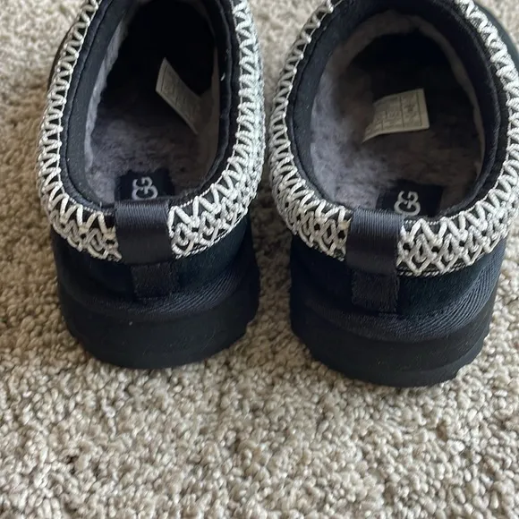 UGG Black Cozy Slippers with Plush Material