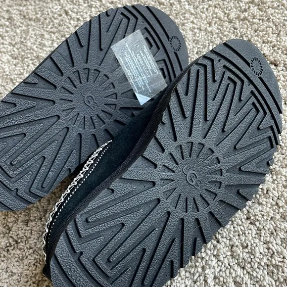 UGG Black Cozy Slippers with Plush Material
