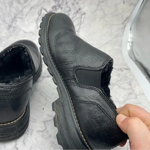 UGG, Black Leather Slip On Shoes. Size 7. In excellent condition!