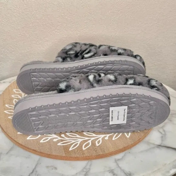 UGG by koolaburra Slippers grey &amp; black animal print Slide in Size 9