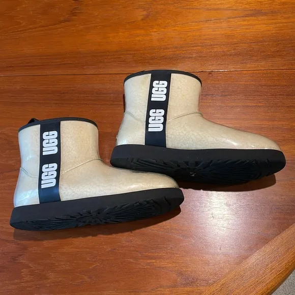 UGG Classic Clear Mini Boot size 8