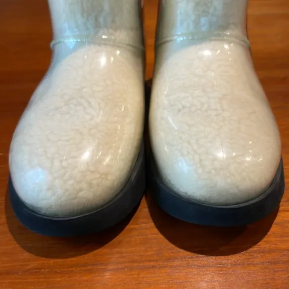 UGG Classic Clear Mini Boot size 8