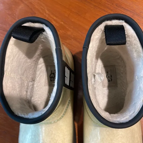 UGG Classic Clear Mini Boot size 8