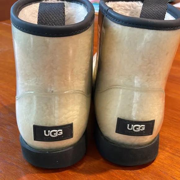 UGG Classic Clear Mini Boot size 8