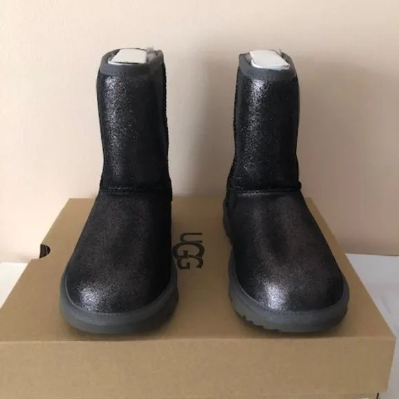 UGG Classic II Short Water Resistant Metallic Glitter boots. Size: 8
