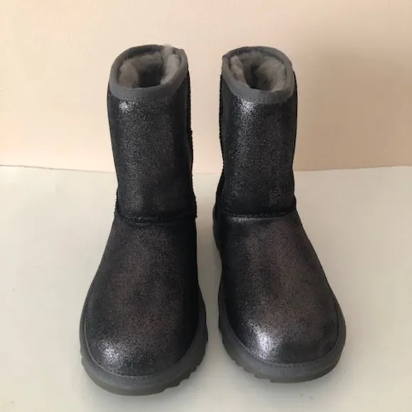 UGG Classic II Short Water Resistant Metallic Glitter boots. Size: 8