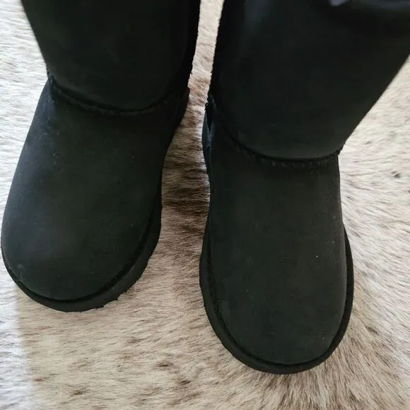 UGG Classic Short II Toddler Kids Waterproof Shearling Boot Black Size 8 NEW