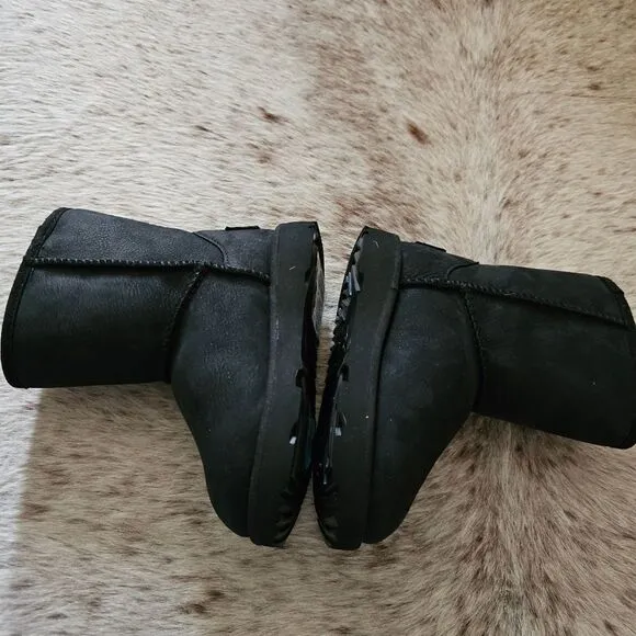 UGG Classic Short II Toddler Kids Waterproof Shearling Boot Black Size 8 NEW