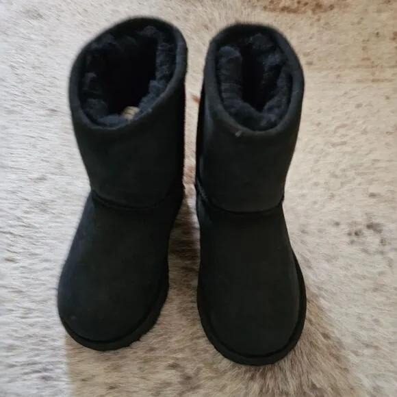 UGG Classic Short II Toddler Kids Waterproof Shearling Boot Black Size 8 NEW