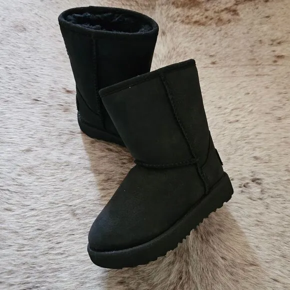 UGG Classic Short II Toddler Kids Waterproof Shearling Boot Black Size 8 NEW