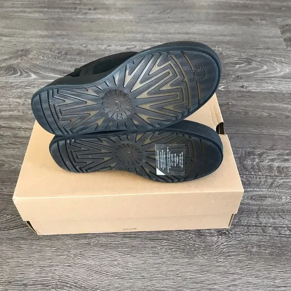 UGG CLASSIC TECH WATERPROOF BOOTS