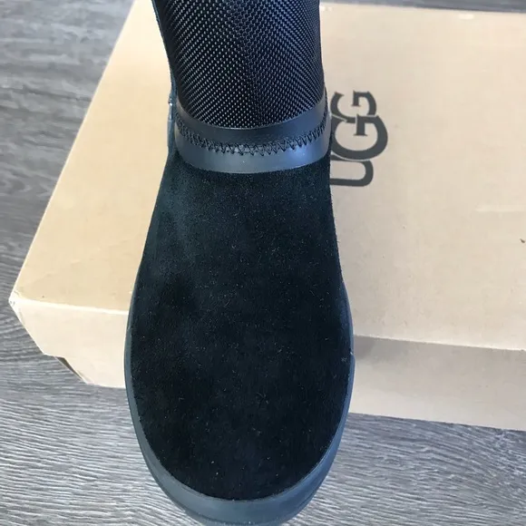 UGG CLASSIC TECH WATERPROOF BOOTS