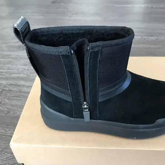 UGG CLASSIC TECH WATERPROOF BOOTS