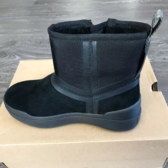 UGG CLASSIC TECH WATERPROOF BOOTS
