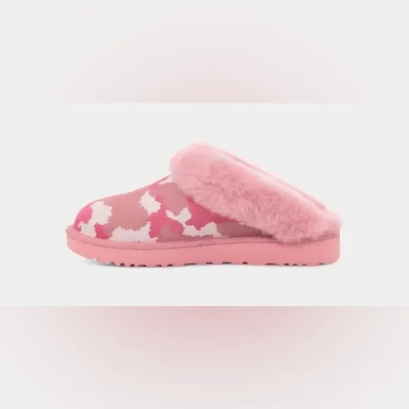UGG | Cluggette Jagged Camo Print In Pink Sheepskin Indoor Outdoor Slippers NEW