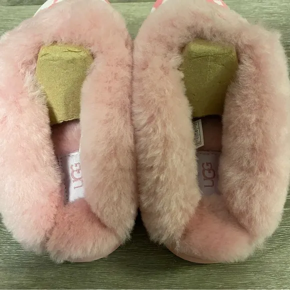 UGG | Cluggette Jagged Camo Print In Pink Sheepskin Indoor Outdoor Slippers NEW