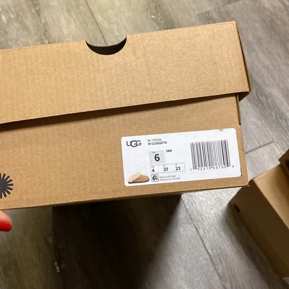 UGG | Cluggette Slippers Indoor Outdoor In Sand NEW In Box
