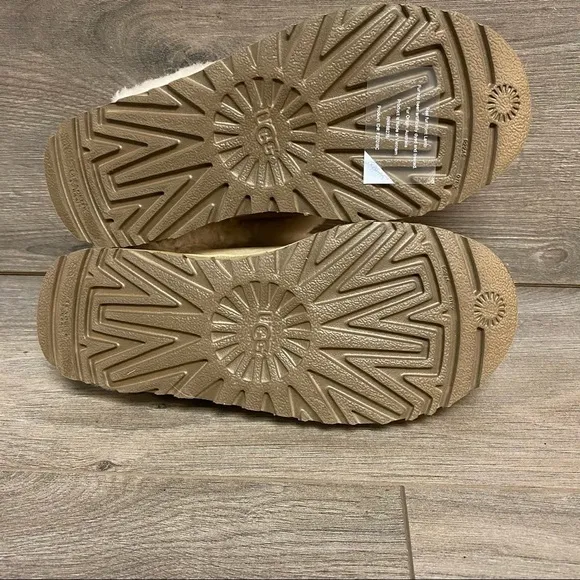UGG | Cluggette Slippers Indoor Outdoor In Sand NEW In Box