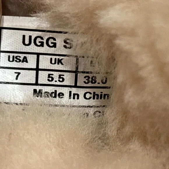 UGG Dakota Slippers Womens 7 Red Suede Moccasin Sheepskin Lined Fur Cozy Indoor