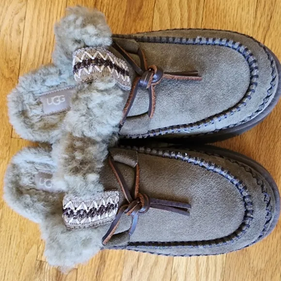 UGG Disquette Alpine Clog Taupe Shearling Lined Platform Size 9 Comfort
