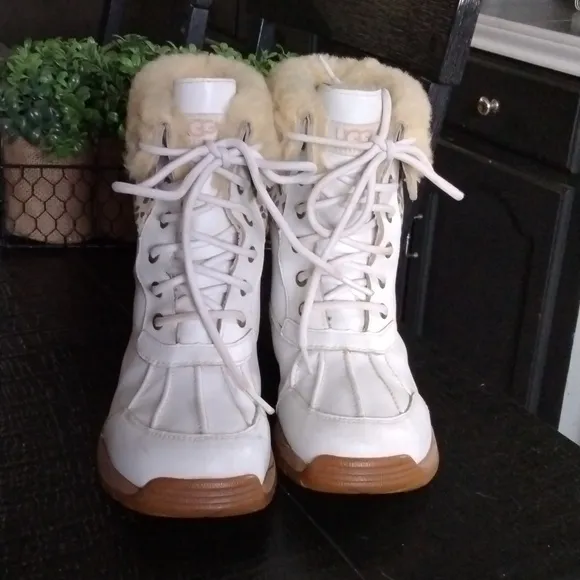 UGG EVENT WATERPROOF BOOTS