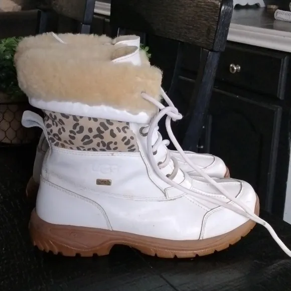 UGG EVENT WATERPROOF BOOTS