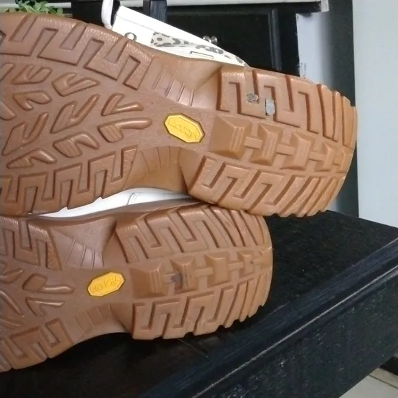 UGG EVENT WATERPROOF BOOTS