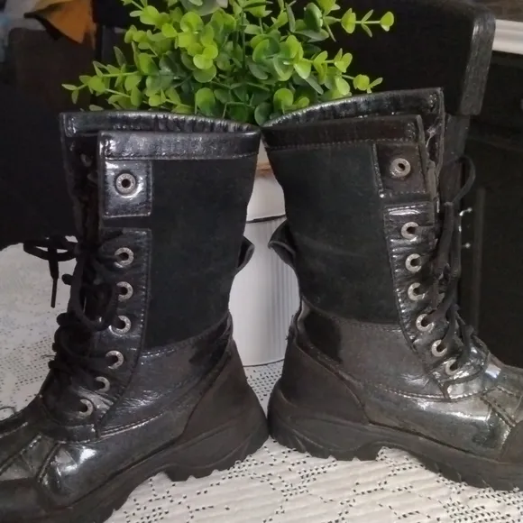 UGG EVENT WATERPROOF BOOTS