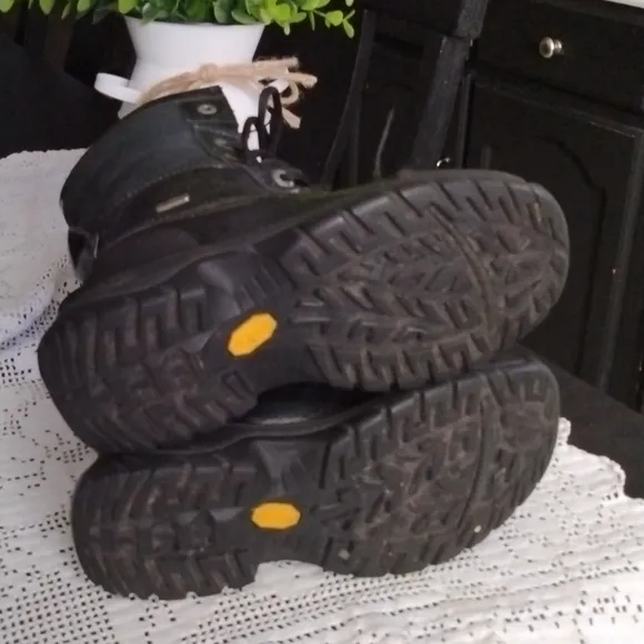 UGG EVENT WATERPROOF BOOTS