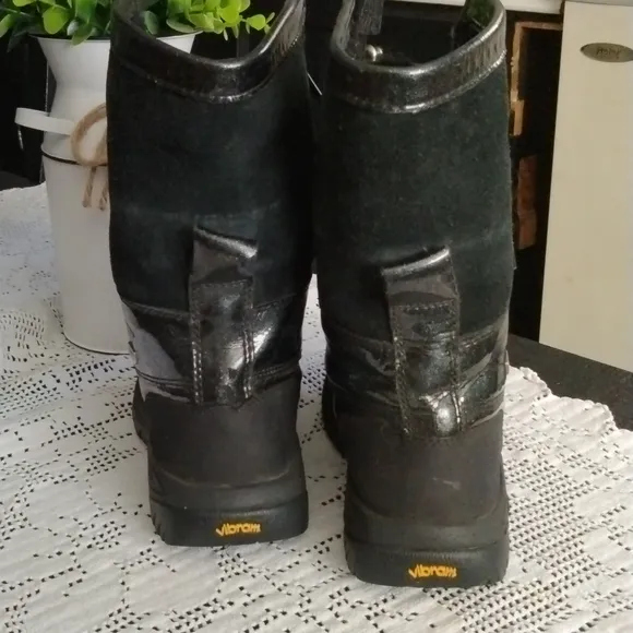 UGG EVENT WATERPROOF BOOTS
