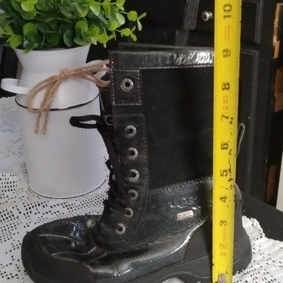 UGG EVENT WATERPROOF BOOTS