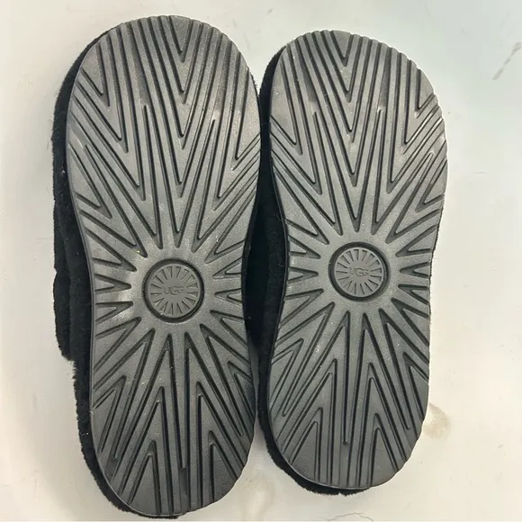 UGG Fluff You Black Fluffy Indoor/Outdoor Slippers Unisex Mens 9 / Womens 11 NEW