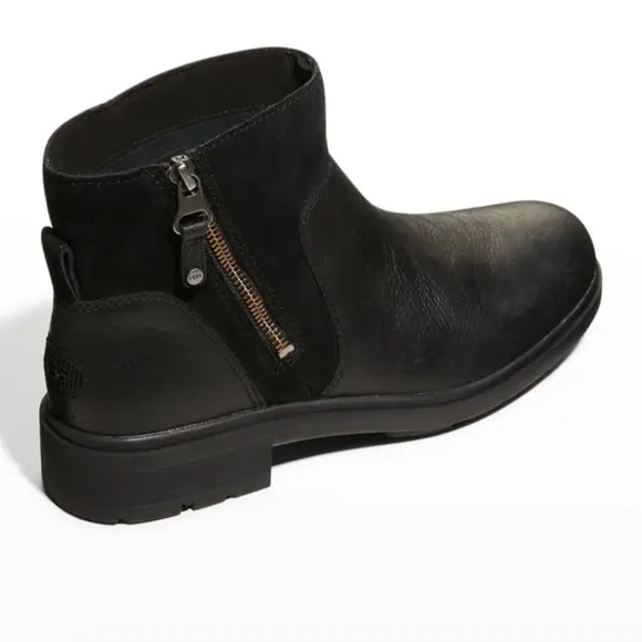 UGG Harrison Zip Black Leather/ Suede AnkleBoots Size 9  WATERPROOF (1121754)