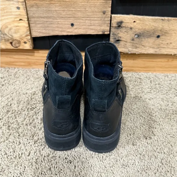 UGG Harrison Zip Black Leather/ Suede AnkleBoots Size 9  WATERPROOF (1121754)