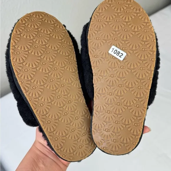 UGG Kids Black Fluff Yeah Slide Fuzzy Slippers Size 12