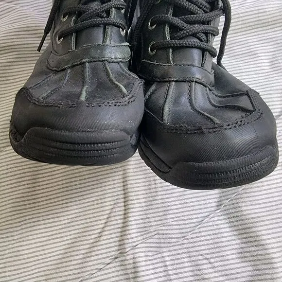 UGG Kids Butte Winter Boots Black Leather Insulated Waterproof Size 3 S/N 5209
