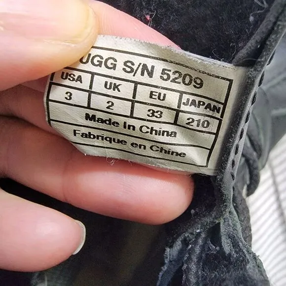 UGG Kids Butte Winter Boots Black Leather Insulated Waterproof Size 3 S/N 5209