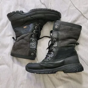 UGG Kids Butte Winter Boots Black Leather Insulated Waterproof Size 3 S/N 5209