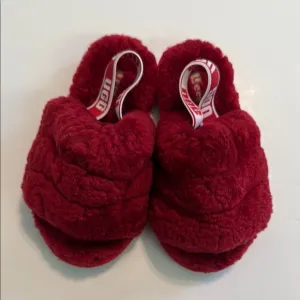 UGG Kids Red Fluffy Slippers 10