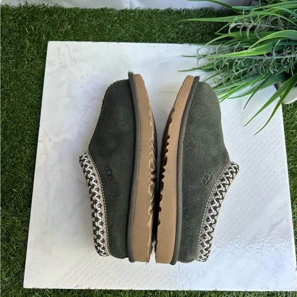 UGG KidsTasman || Slipper &quot;Green&quot;$130 size 13 gently used unisex